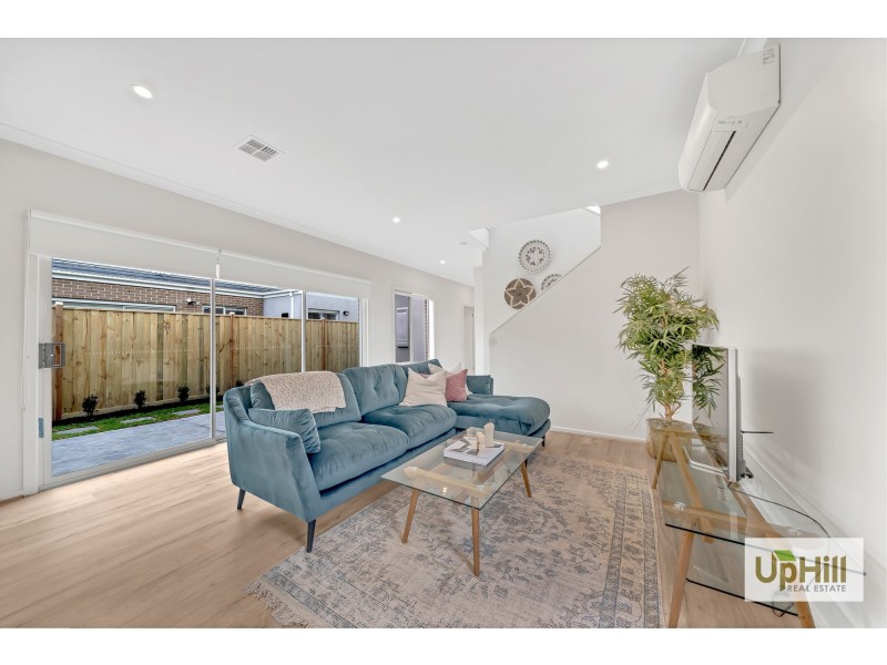 8 Corbin Walk, Officer VIC 3809