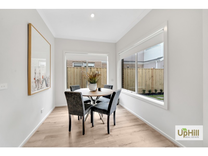 8 Corbin Walk, Officer VIC 3809