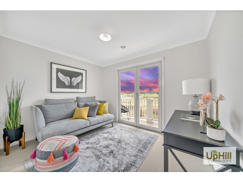 8 Corbin Walk, Officer VIC 3809