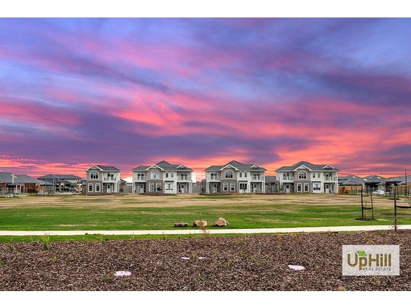 8 Corbin Walk, Officer VIC 3809