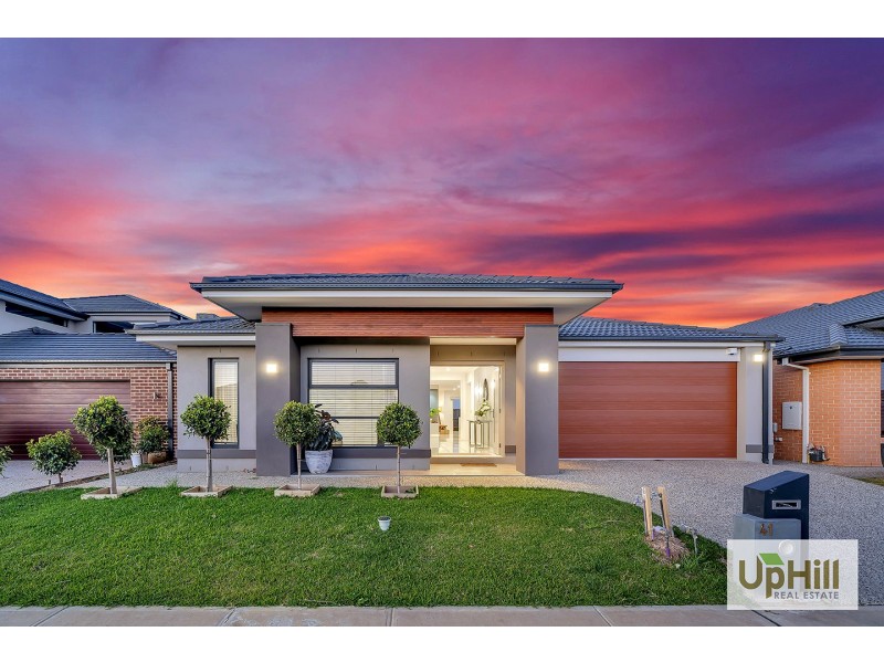 41 CASTILO AVENUE, Clyde North VIC 3978