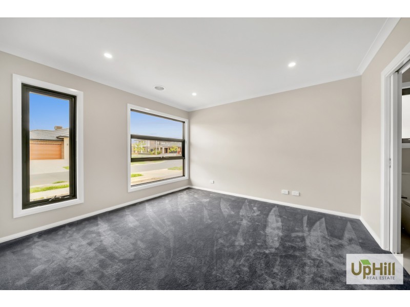 Clyde North VIC 3978