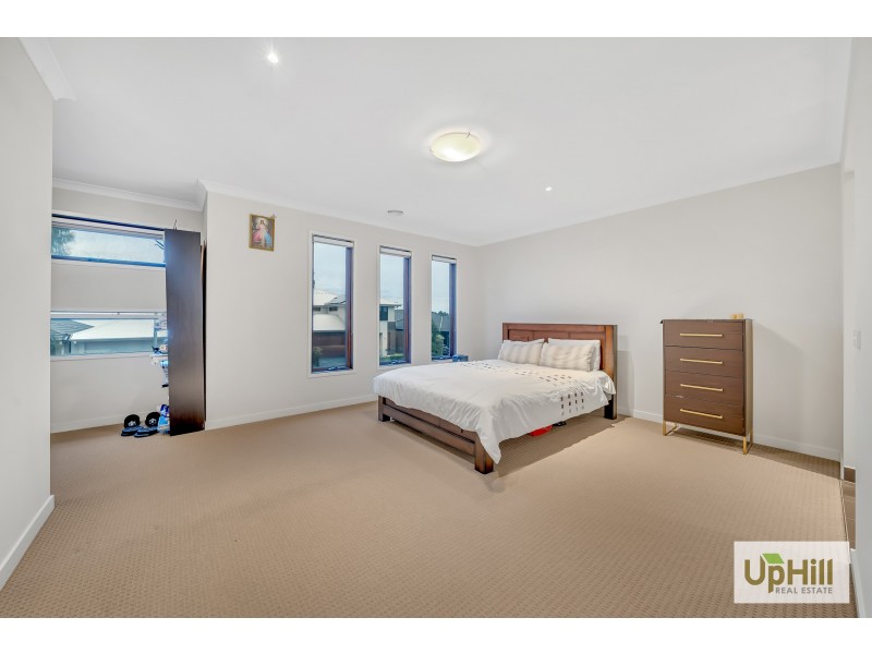 39 CHAGALL PARADE, Clyde North VIC 3978