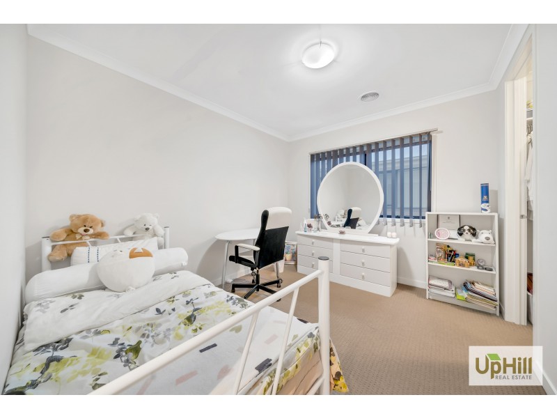 39 CHAGALL PARADE, Clyde North VIC 3978