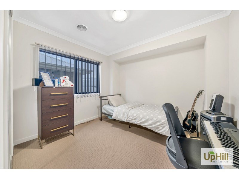 39 CHAGALL PARADE, Clyde North VIC 3978