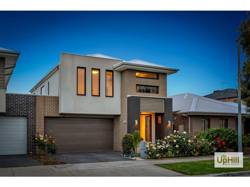 39 CHAGALL PARADE, Clyde North VIC 3978