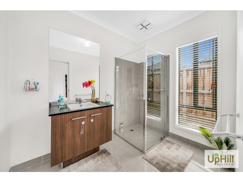 4 SLOANE DRIVE, Clyde North VIC 3978