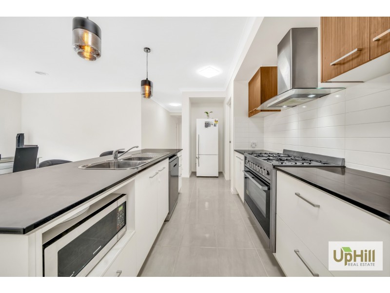 4 SLOANE DRIVE, Clyde North VIC 3978