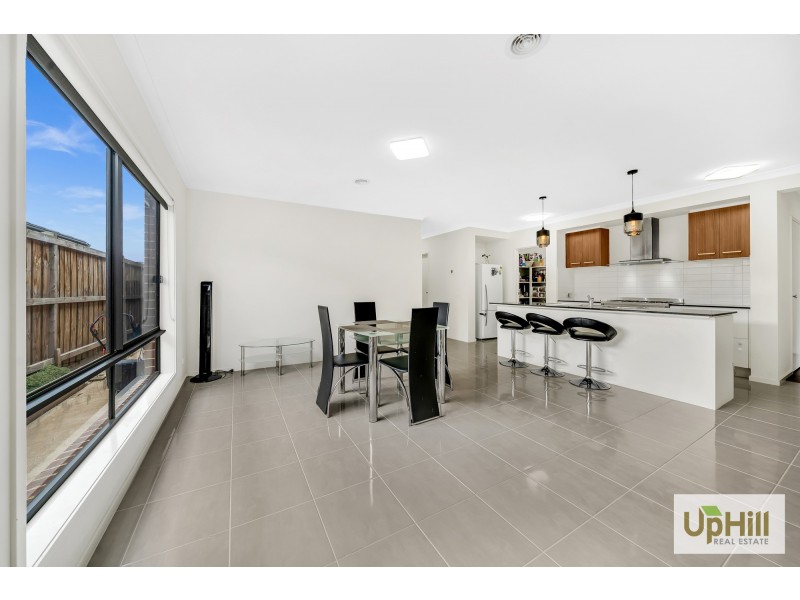 4 SLOANE DRIVE, Clyde North VIC 3978