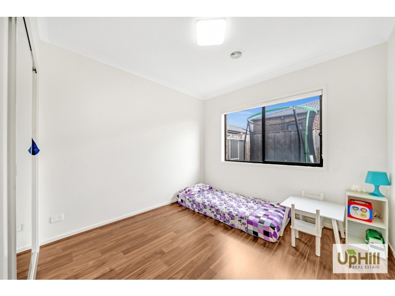 4 SLOANE DRIVE, Clyde North VIC 3978