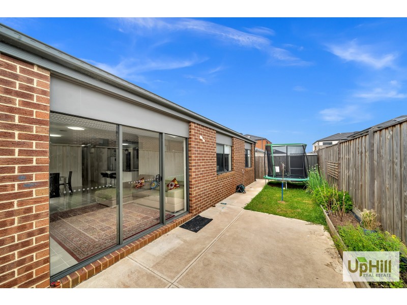 4 SLOANE DRIVE, Clyde North VIC 3978