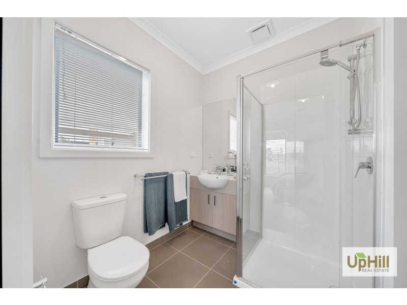 4 Corbin Walk, Officer VIC 3809