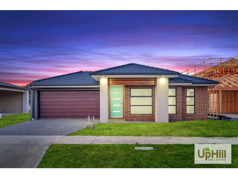 27 SCORCHIN DRIVE, Cranbourne South VIC 3977