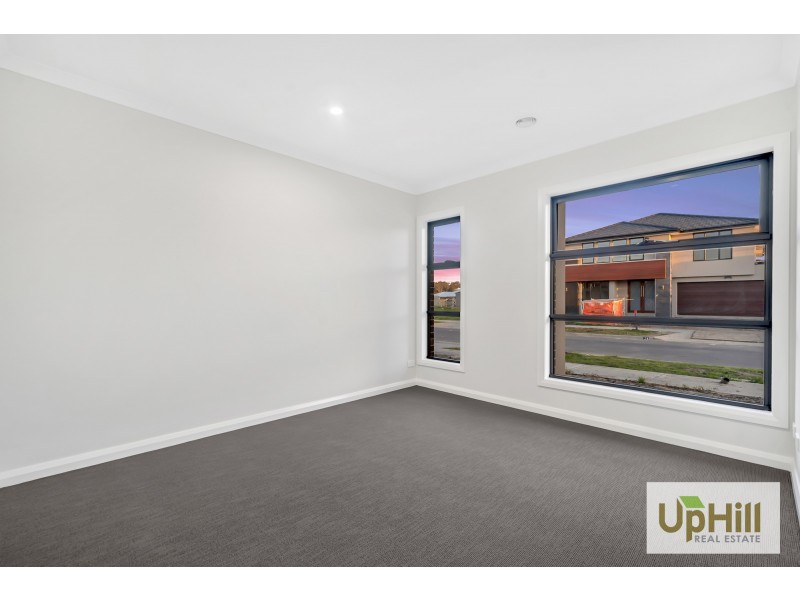 27 SCORCHIN DRIVE, Cranbourne South VIC 3977