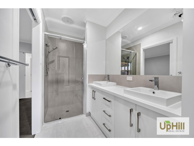 27 SCORCHIN DRIVE, Cranbourne South VIC 3977