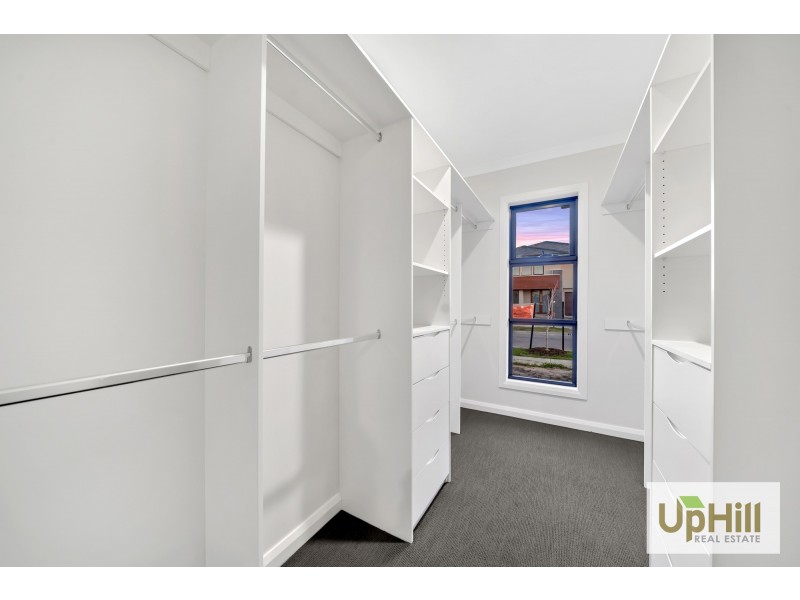 27 SCORCHIN DRIVE, Cranbourne South VIC 3977