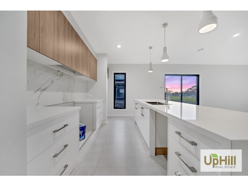 27 SCORCHIN DRIVE, Cranbourne South VIC 3977