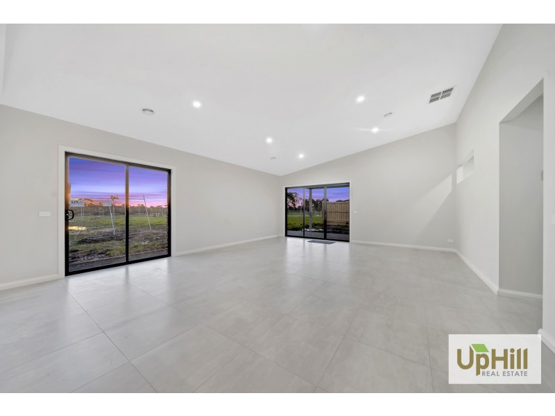 27 SCORCHIN DRIVE, Cranbourne South VIC 3977