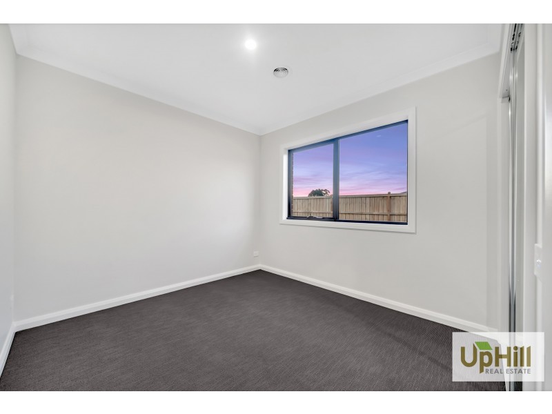 27 SCORCHIN DRIVE, Cranbourne South VIC 3977