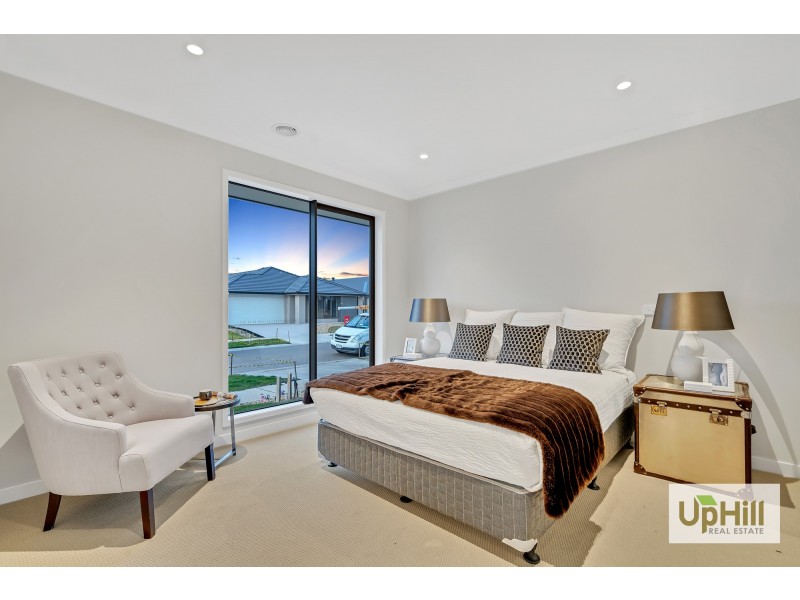 21 SHULZE DRIVE, Clyde North VIC 3978