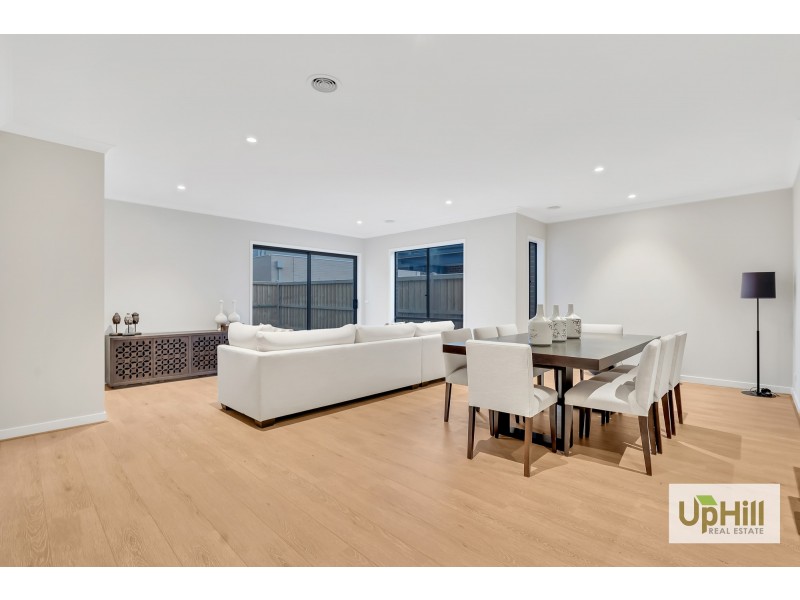 21 SHULZE DRIVE, Clyde North VIC 3978