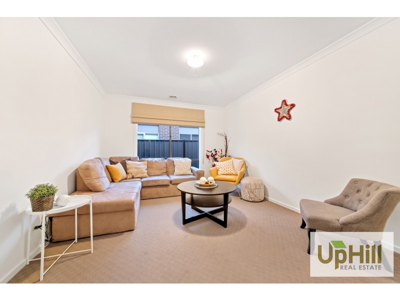 6 SALERNO WAY, Clyde North VIC 3978