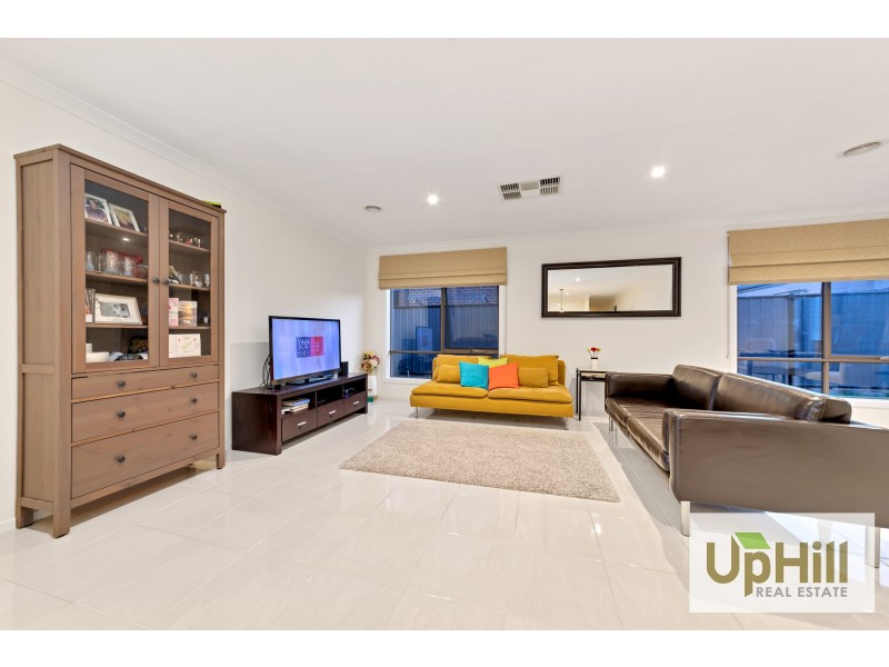 6 SALERNO WAY, Clyde North VIC 3978