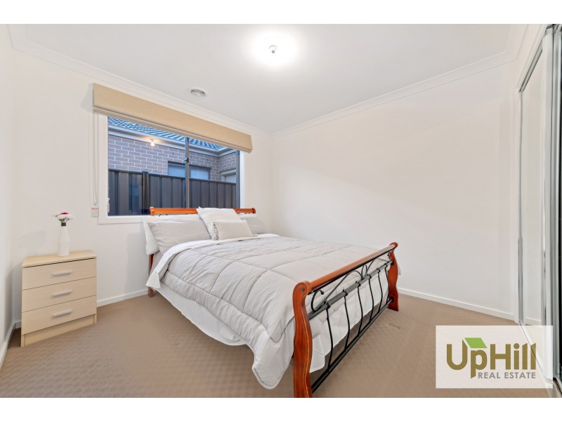 6 SALERNO WAY, Clyde North VIC 3978