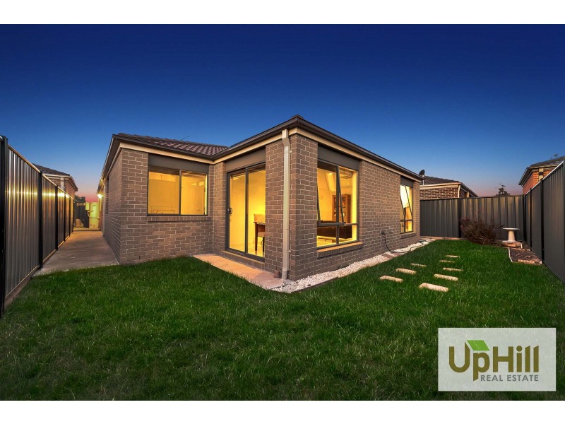 6 SALERNO WAY, Clyde North VIC 3978