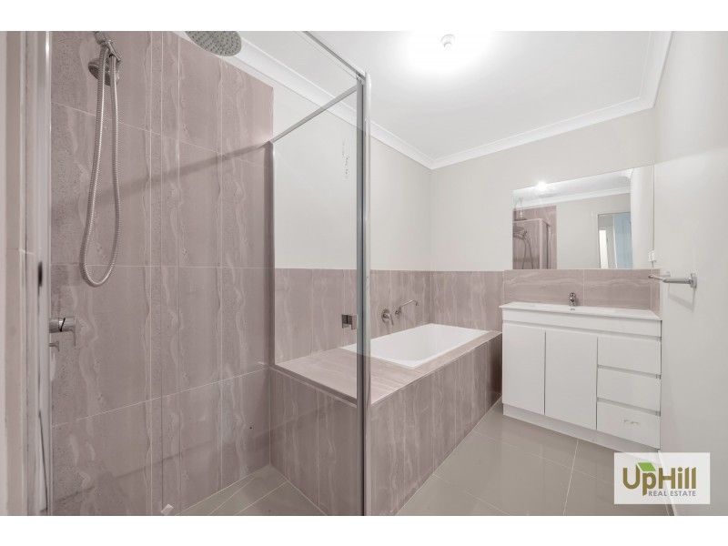 18 Titan lodge walk, Pakenham VIC 3810