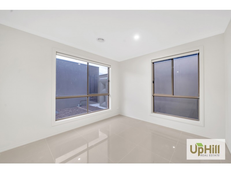18 Titan lodge walk, Pakenham VIC 3810