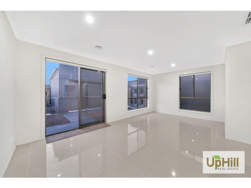 18 Titan lodge walk, Pakenham VIC 3810