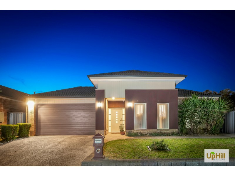 1 DATURA AVENUE, Cranbourne North VIC 3977