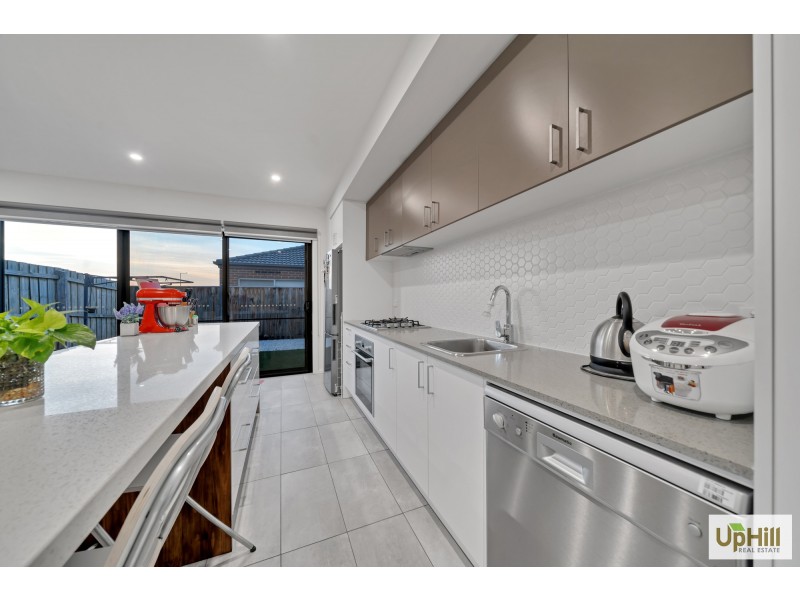 12 BOUTIQUE LANE, Cranbourne West VIC 3977