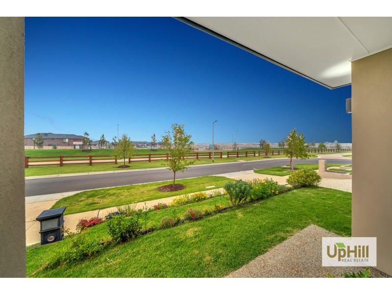 14 LANCELOT AVENUE, Clyde VIC 3978