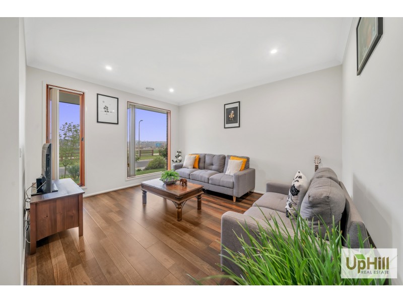 14 LANCELOT AVENUE, Clyde VIC 3978