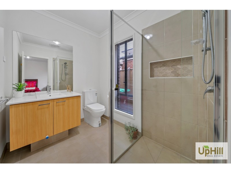 14 LANCELOT AVENUE, Clyde VIC 3978