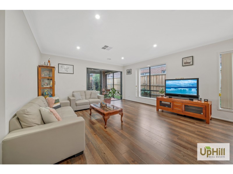 14 LANCELOT AVENUE, Clyde VIC 3978