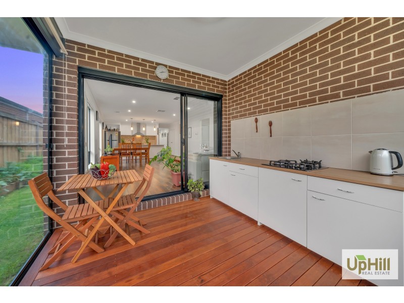 14 LANCELOT AVENUE, Clyde VIC 3978