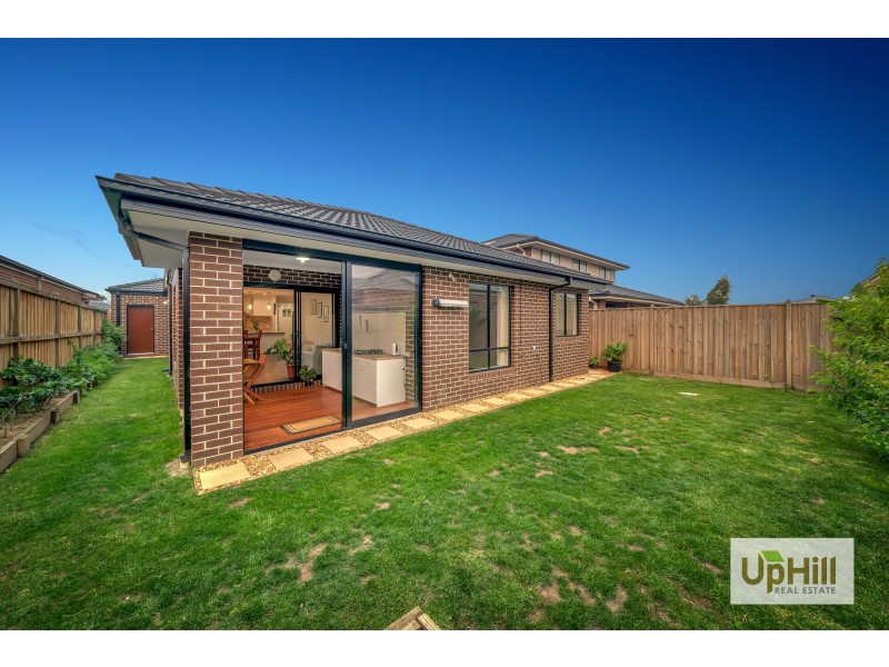 14 LANCELOT AVENUE, Clyde VIC 3978
