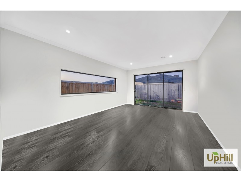 55 SKYLARK BLVD, Clyde North VIC 3978