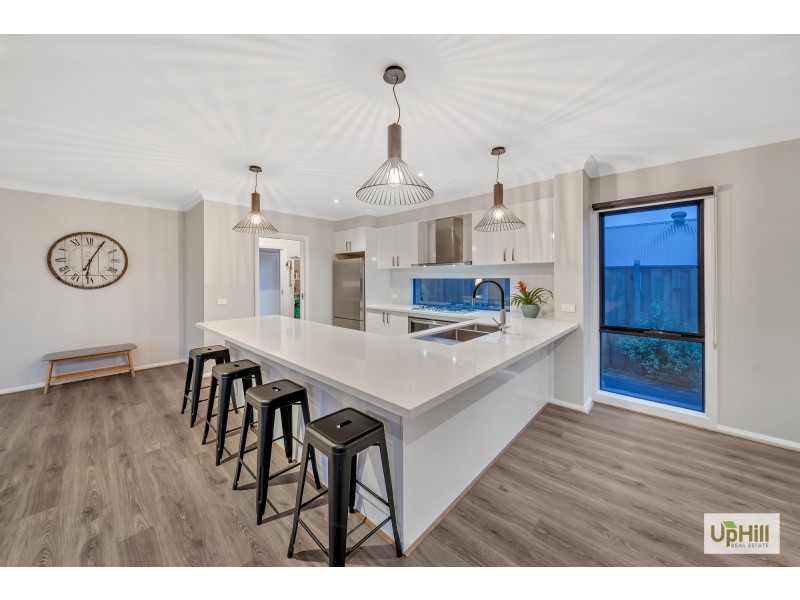 11 SKYLINE DRIVE, Officer VIC 3809