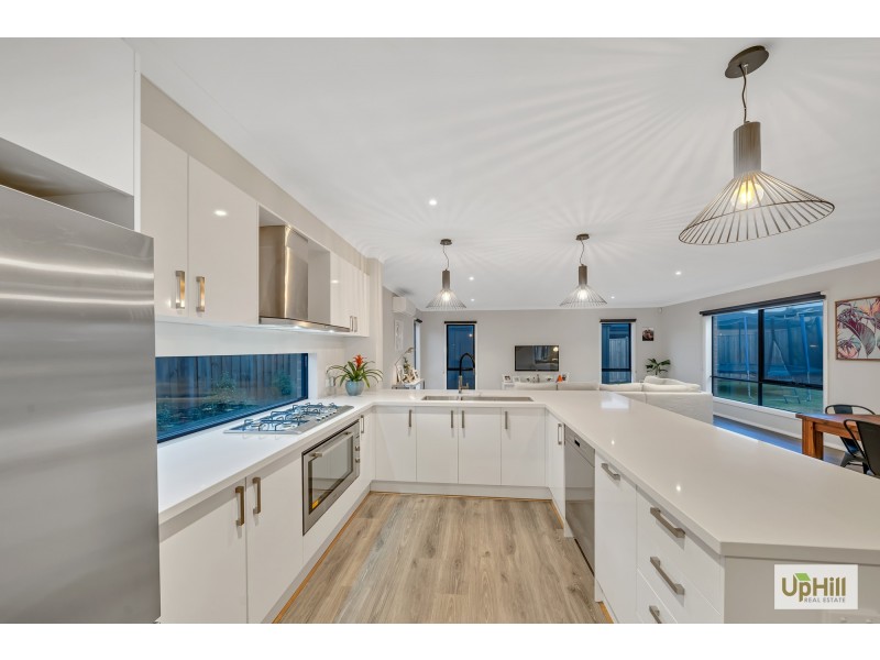 11 SKYLINE DRIVE, Officer VIC 3809