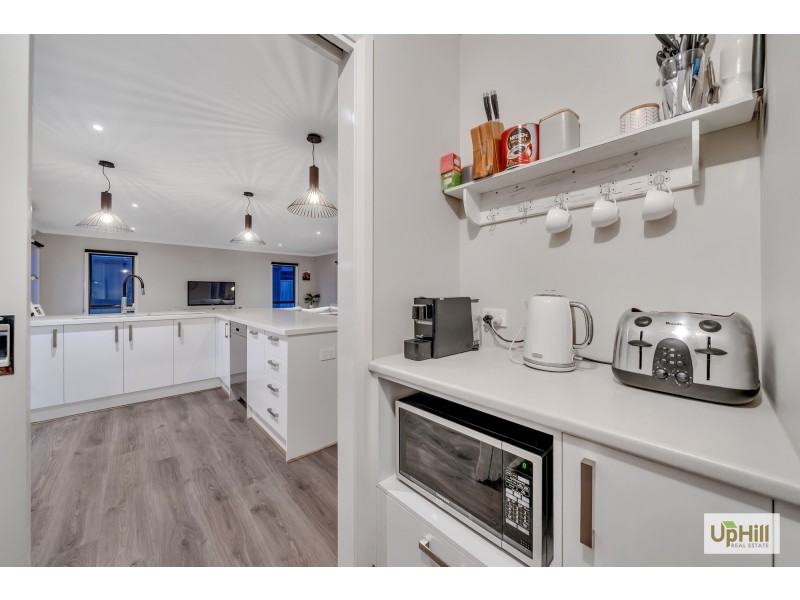 11 SKYLINE DRIVE, Officer VIC 3809