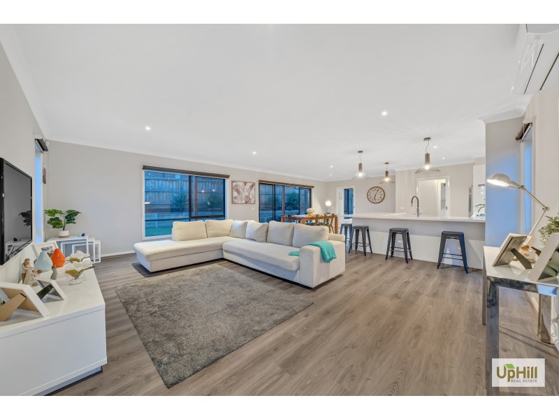 11 SKYLINE DRIVE, Officer VIC 3809