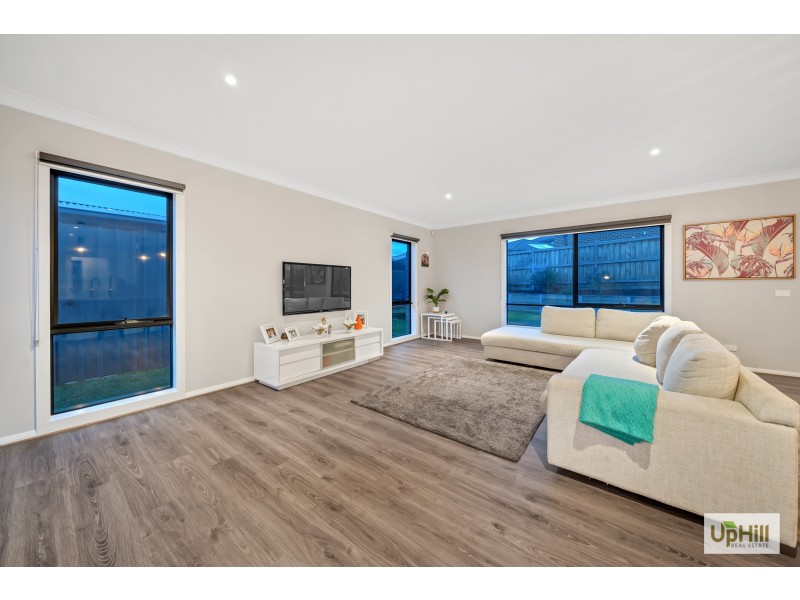 11 SKYLINE DRIVE, Officer VIC 3809