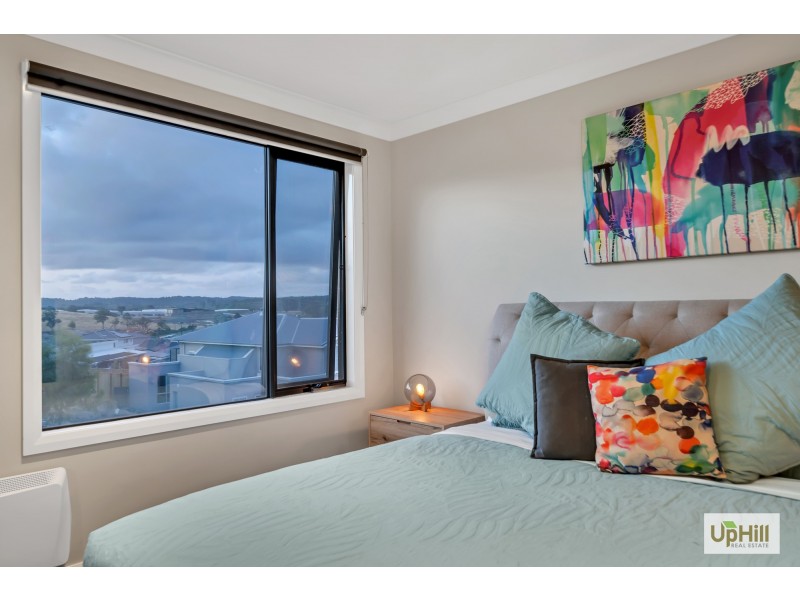 11 SKYLINE DRIVE, Officer VIC 3809