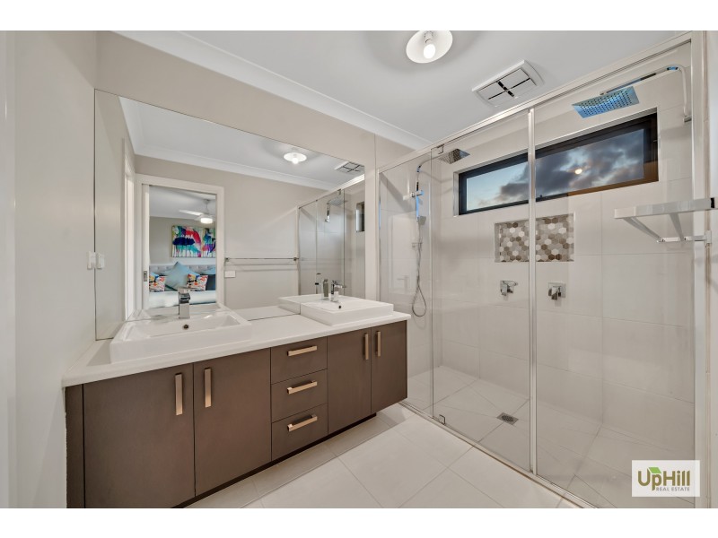 11 SKYLINE DRIVE, Officer VIC 3809