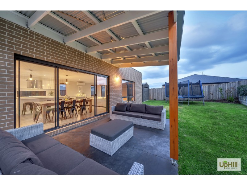 11 SKYLINE DRIVE, Officer VIC 3809