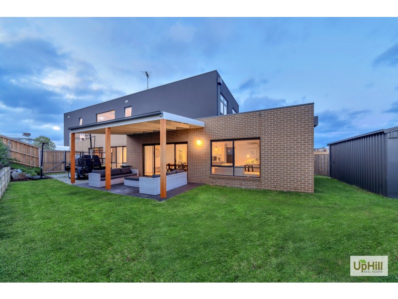 11 SKYLINE DRIVE, Officer VIC 3809